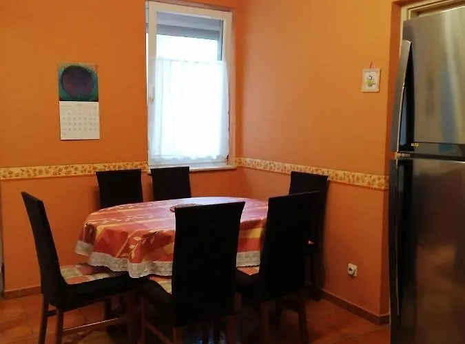 Anna Vendeghaz Apartment *